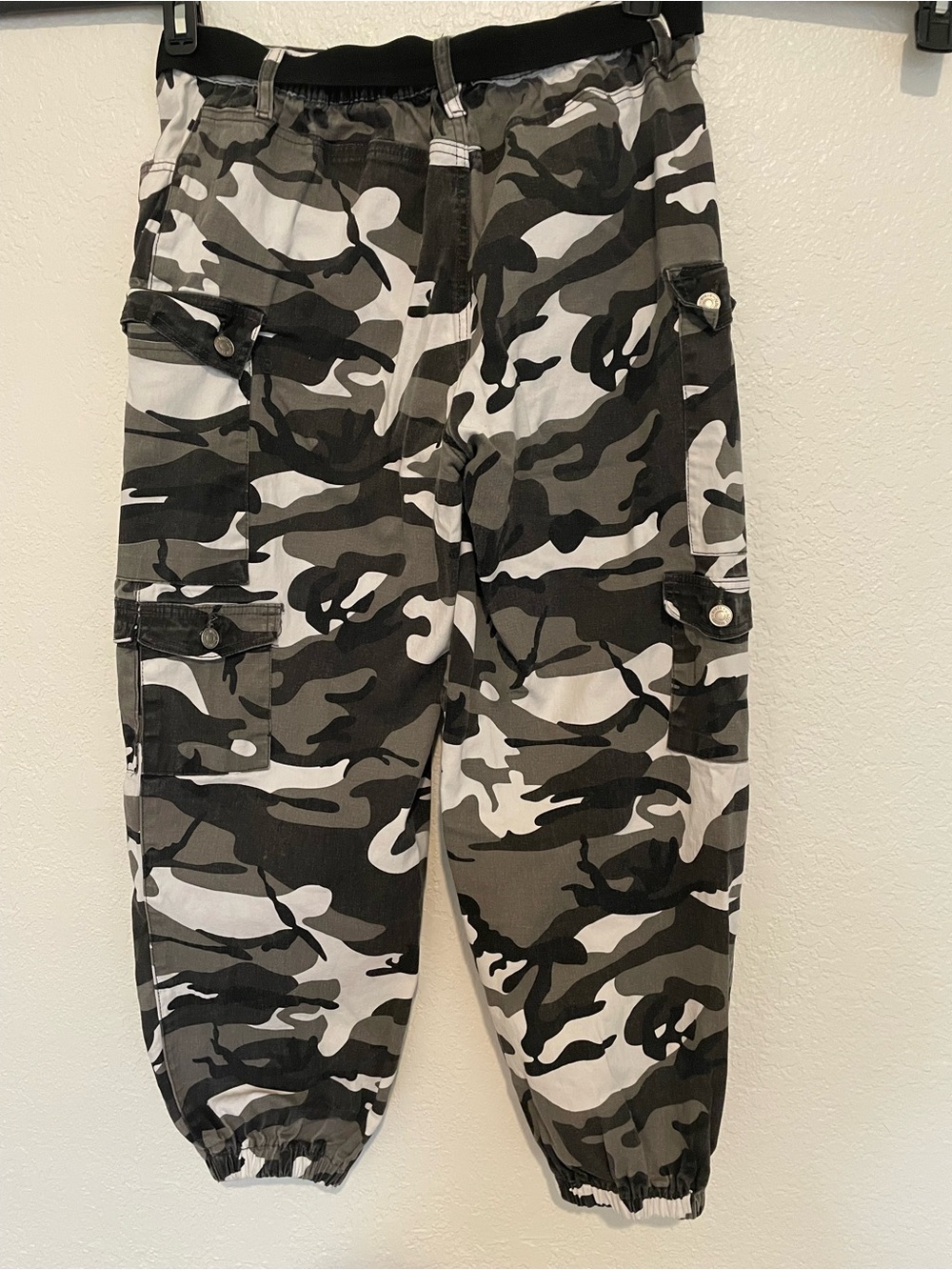 Almost Famous Black & Gray Camo Cargo Jogger Pants size L
